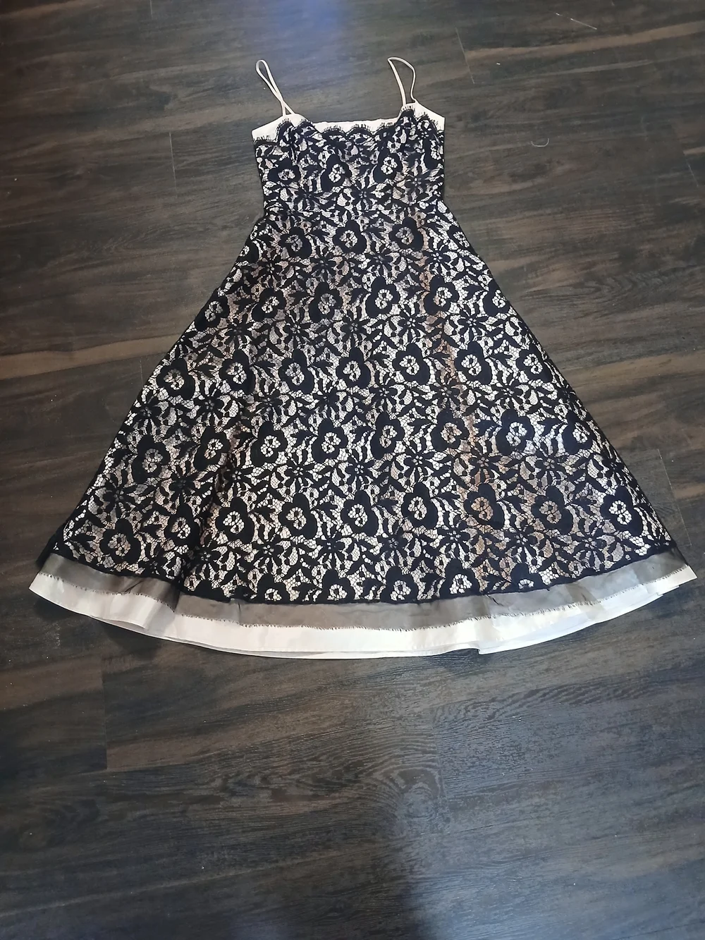 Elegant Black Lace Strapless Dress with Nude Lining - Picture 3 of 6